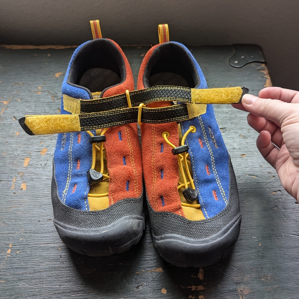 KEEN Jasper Big Kids Size 6 suede sneakers with easy on bungee cinch - Picture 4 of 12